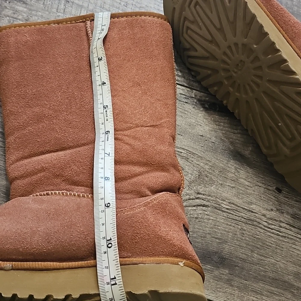 UGG Classic Short  Seude Boots